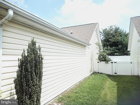 2nd image of 360 Peachtree Ln