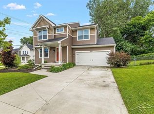 4621 Trotters Pointe Cir, Midland, MI 48642