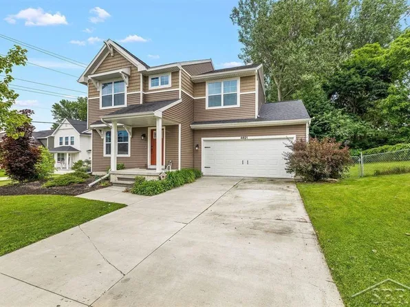 4621 Trotters Pointe Cir, Midland, MI 48642
