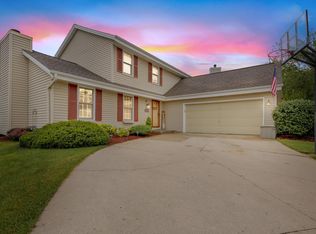 1231 Riverton Dr, Mukwonago, WI 53149