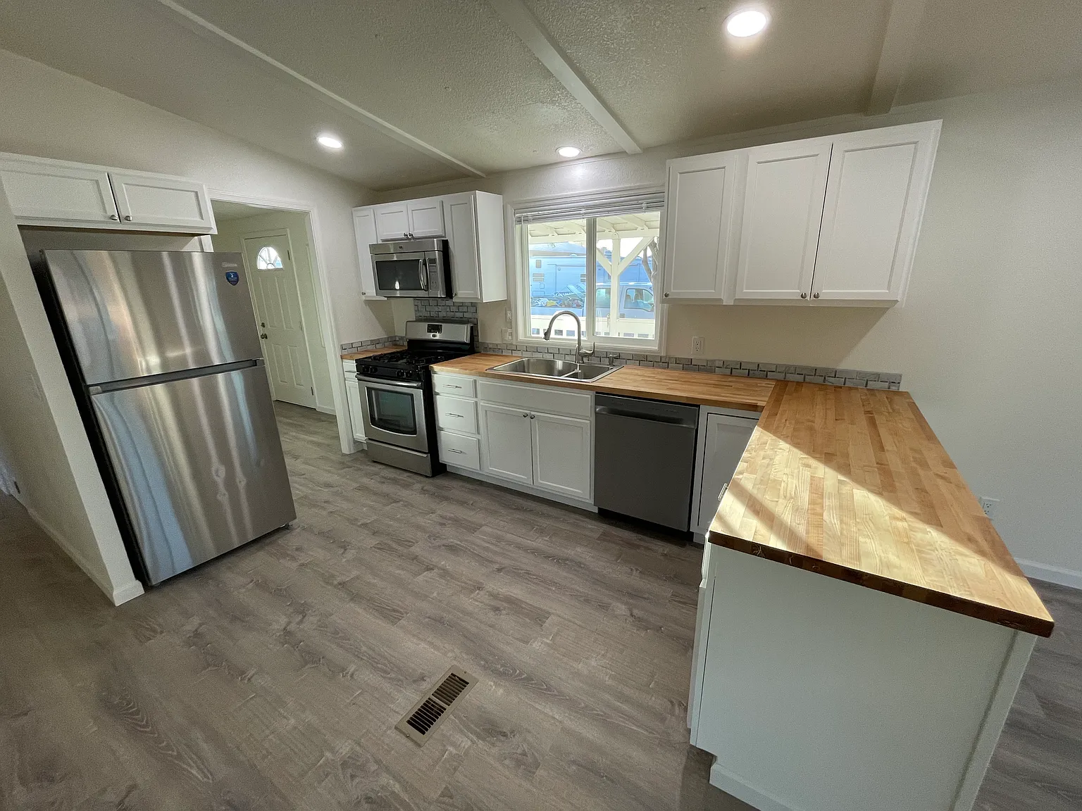 3 bed, 1344 sqft, $1,495 — Photo 4