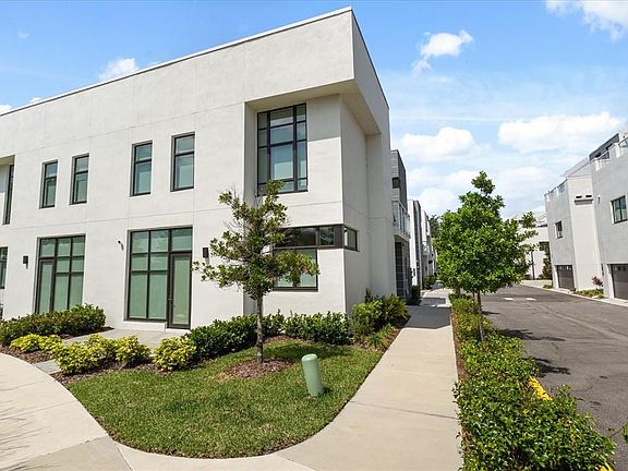 3rd image of 1768 Mondrian Cir