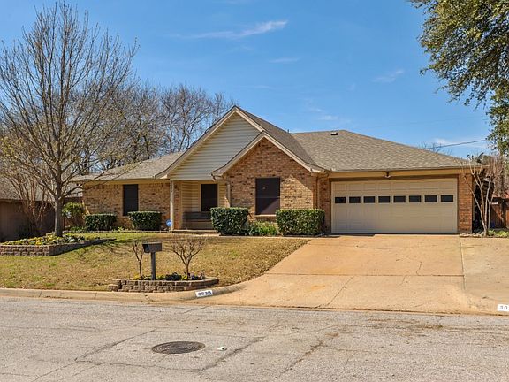 3rd image of 3930 Twin Creek Dr