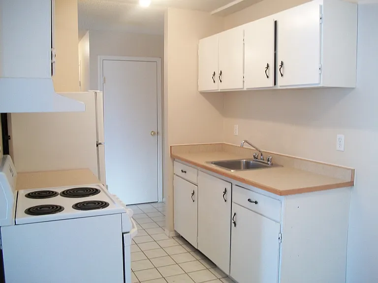 816 Watson Cres — Photo 6
