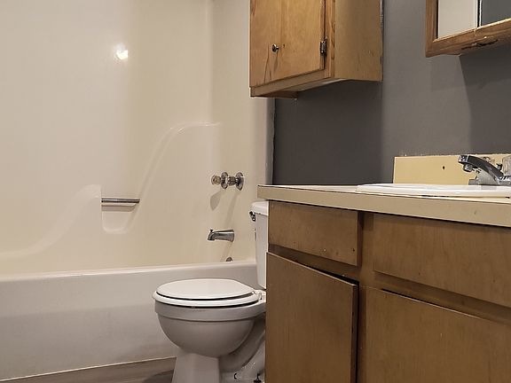 5th image of 5800-5826 West St #5802