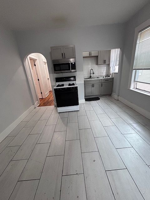 1st image of 11 Hansborough St Floor 2