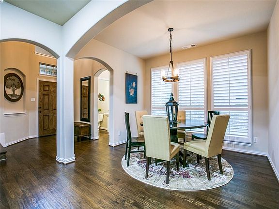4th image of 931 Montgomery Way