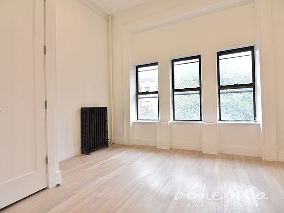 4th image of 220 W 122nd St #F2