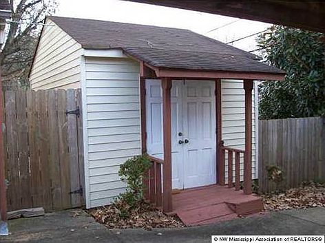 3rd image of 8683 Chesterfield Dr