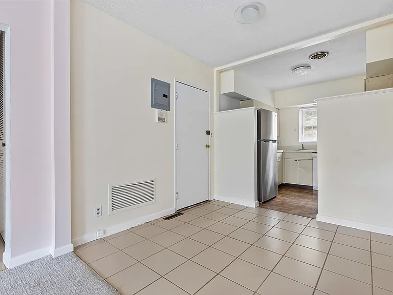124 Lake Shore Rd #2A — Photo 6