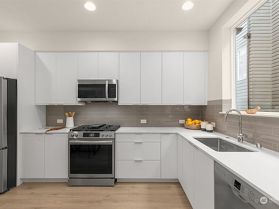 3rd image of 3727 D S Dawson Street