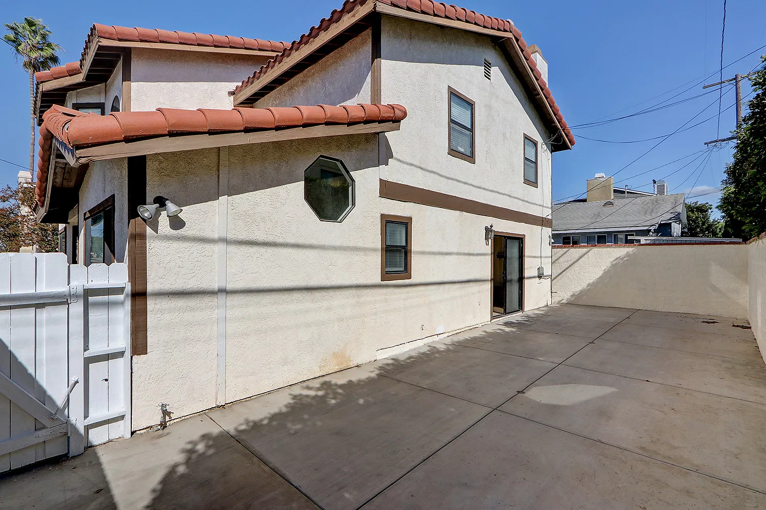 3 bed, 2.5 bath, 2160 sqft, $5,100 — Photo 3