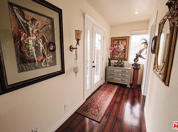 4th image of 950 N Laurel Ave