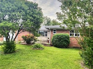 1301 Valentine Cir, Nitro, WV 25143