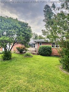 1301 Valentine Cir, Nitro, WV, 25143