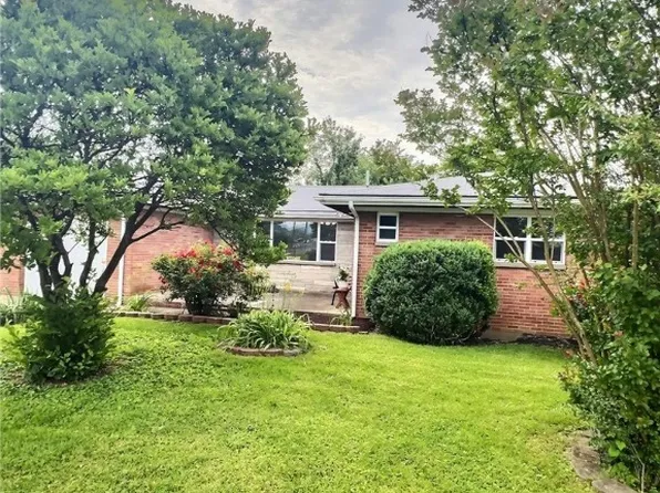 1301 Valentine Cir, Nitro, WV 25143