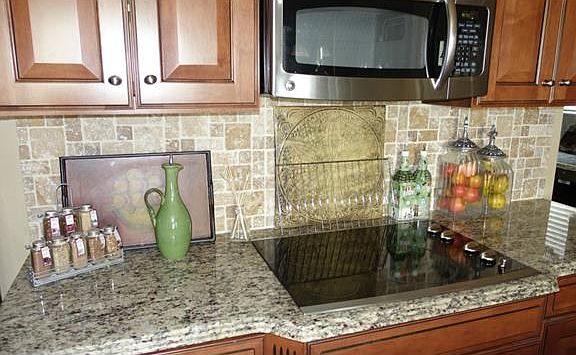 5th image of 5832 New Castle Dr