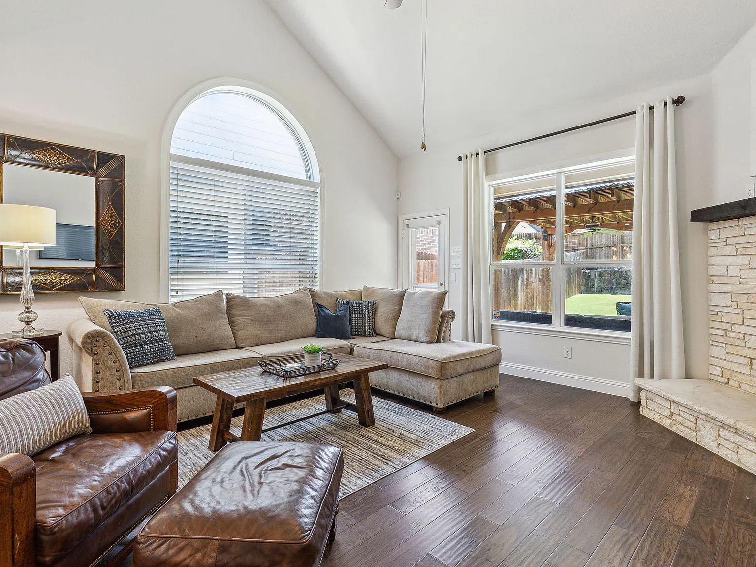 4 bed, 2.5 bath, 2791 sqft, $7,258 — Photo 3