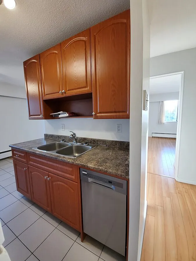 2 bed, 1000 sqft, $2,450 — Photo 2