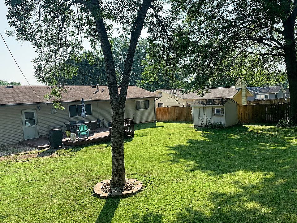 2nd image of 332 Rockview Dr