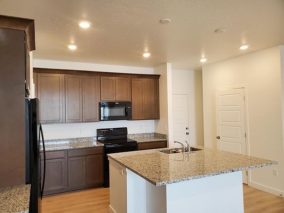 3rd image of 4346 W Dixon Way