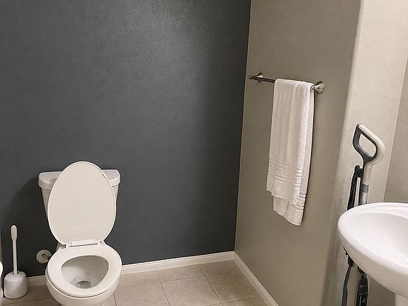 3rd image of 40978 Belleray Ave