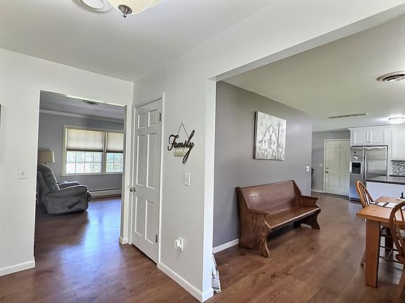 3rd image of 900 Smith St
