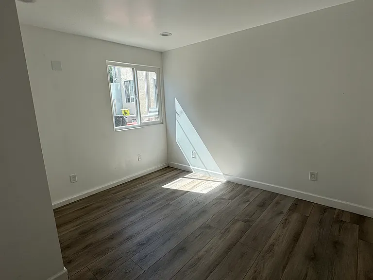 236 E Neece St — Photo 2