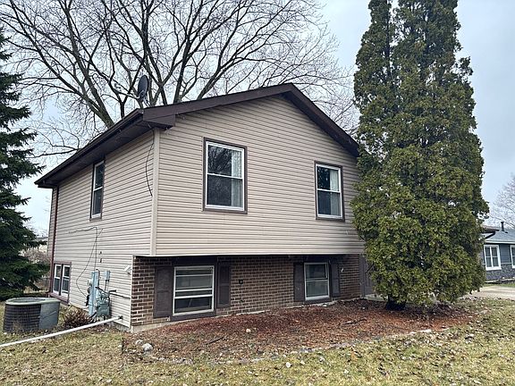 3rd image of 319 Dean Cir