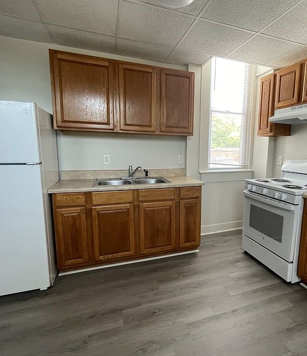 1st image of 527 High St APT A