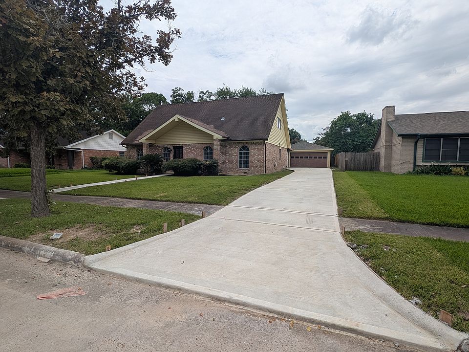 Welcome to 2407 Fall Meadow. 4/2 with Detached Garage