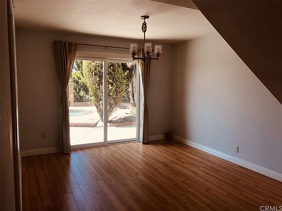 5th image of 212 Aldergate St