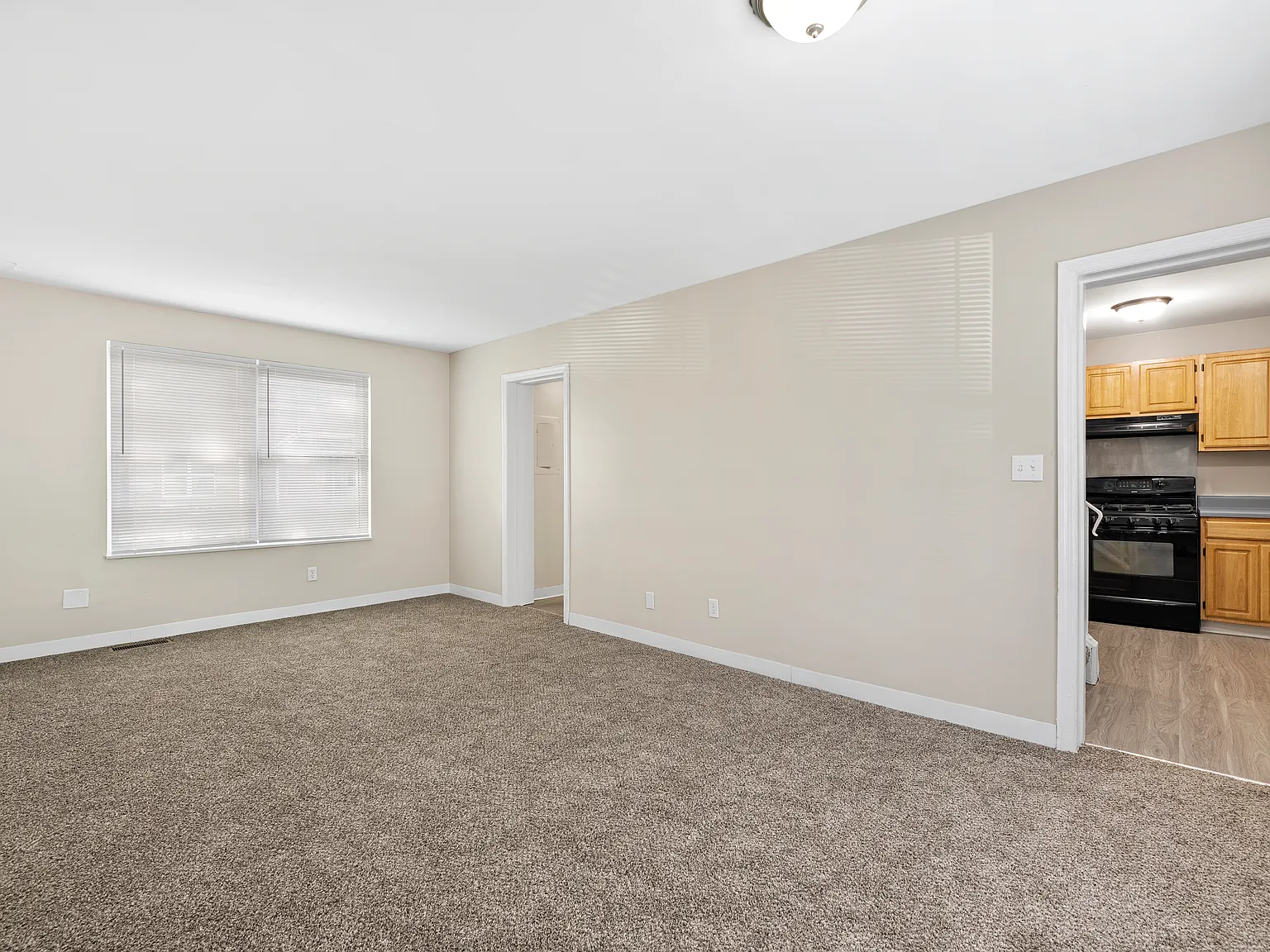 2 bed, 950 sqft, $1,045 — Photo 4