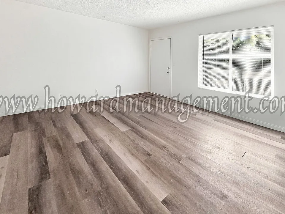 ** Move In Special** 4124 Grand View! Prime Location, All Vacancies Currently Offering 2 Week Fre...