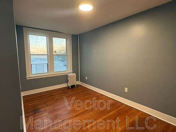 4th image of 1476 Chapel St #204
