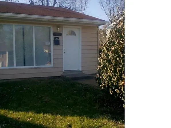 10053 Royal Dr, Saint Louis, MO 63136