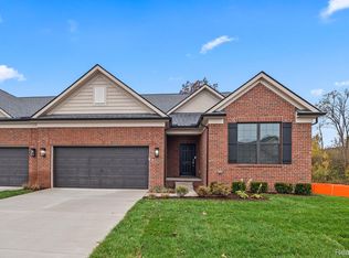 55818 Oak Pointe Dr, Shelby Township, MI 48315