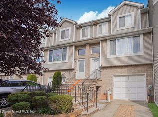 202 Pembrook Loop, Staten Island, NY 10309