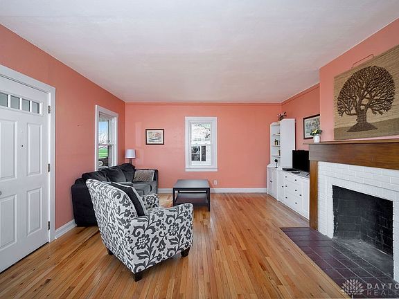 3rd image of 3045 Oxford St