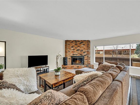 2nd image of 866 Northwood Blvd #37