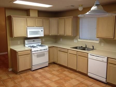 Spacious Kitchen, Recent Appliances