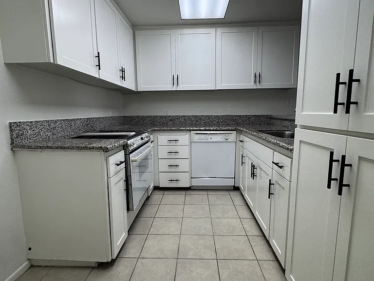 6112 Marina Pacifica Dr S — Photo 20