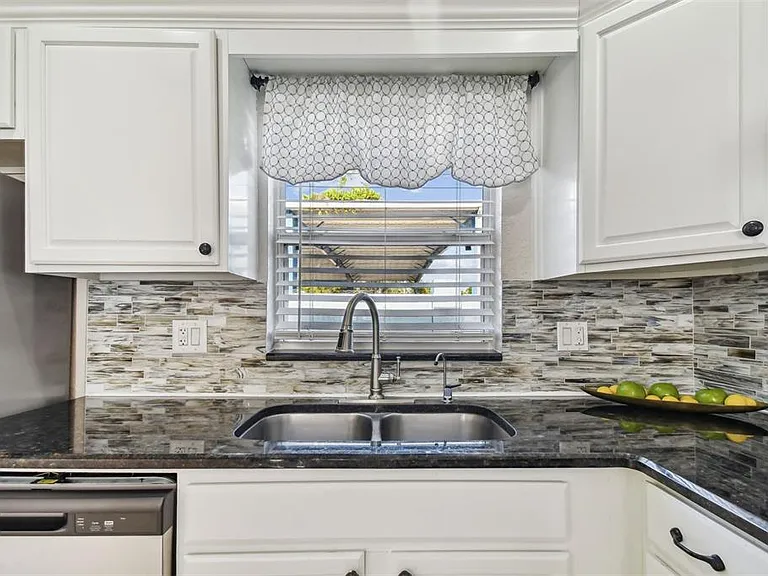 12252 Eldon Dr — Photo 28