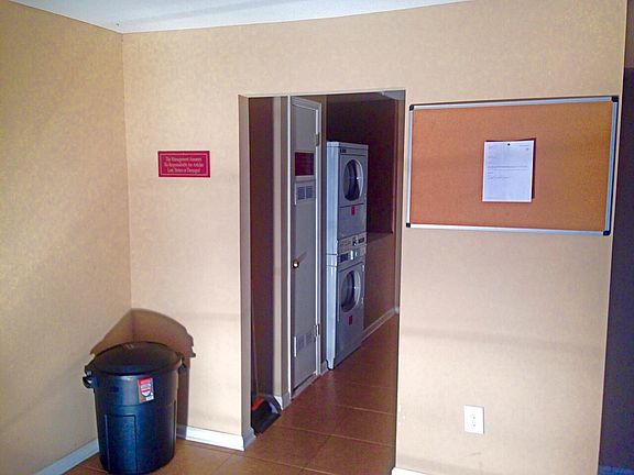 4th image of 267 Greenlaw Ave APT 2