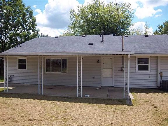 2nd image of 30 Bruce Ct