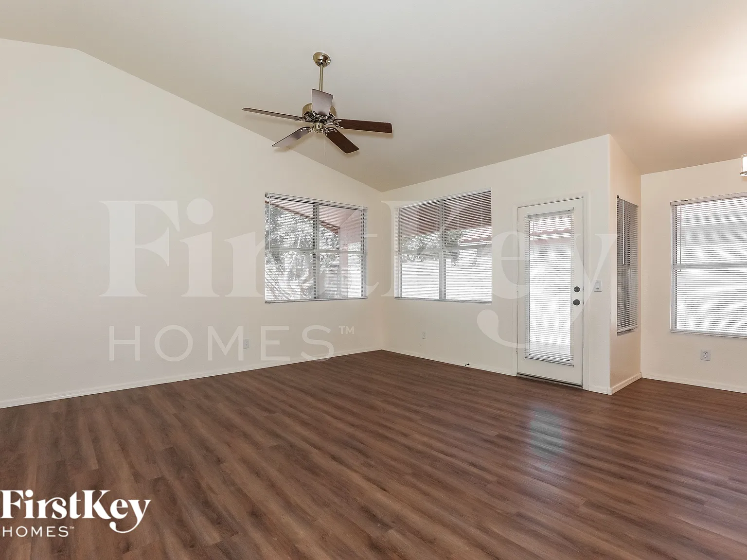3 bed, 2.0 bath, 1678 sqft, $2,070 — Photo 2
