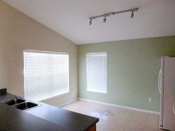 Dining/breakfast area