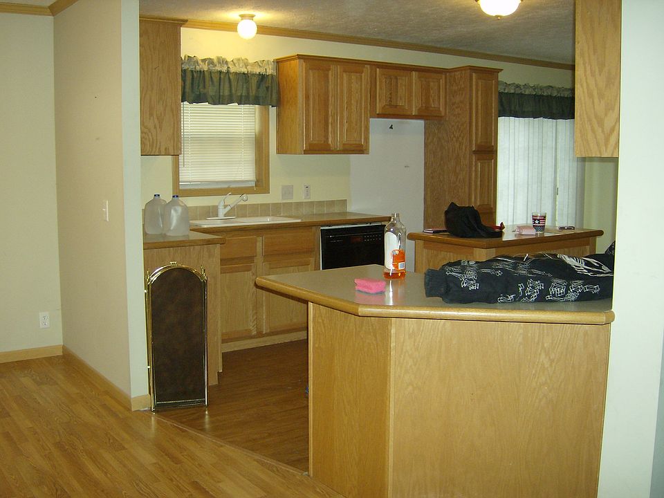 2nd image of 215 E Livingston Rd