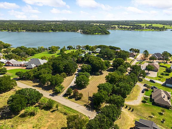 2nd image of 1829 W Lake Shore Dr