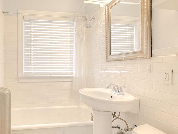 4th image of 129 E 46th St APT 6